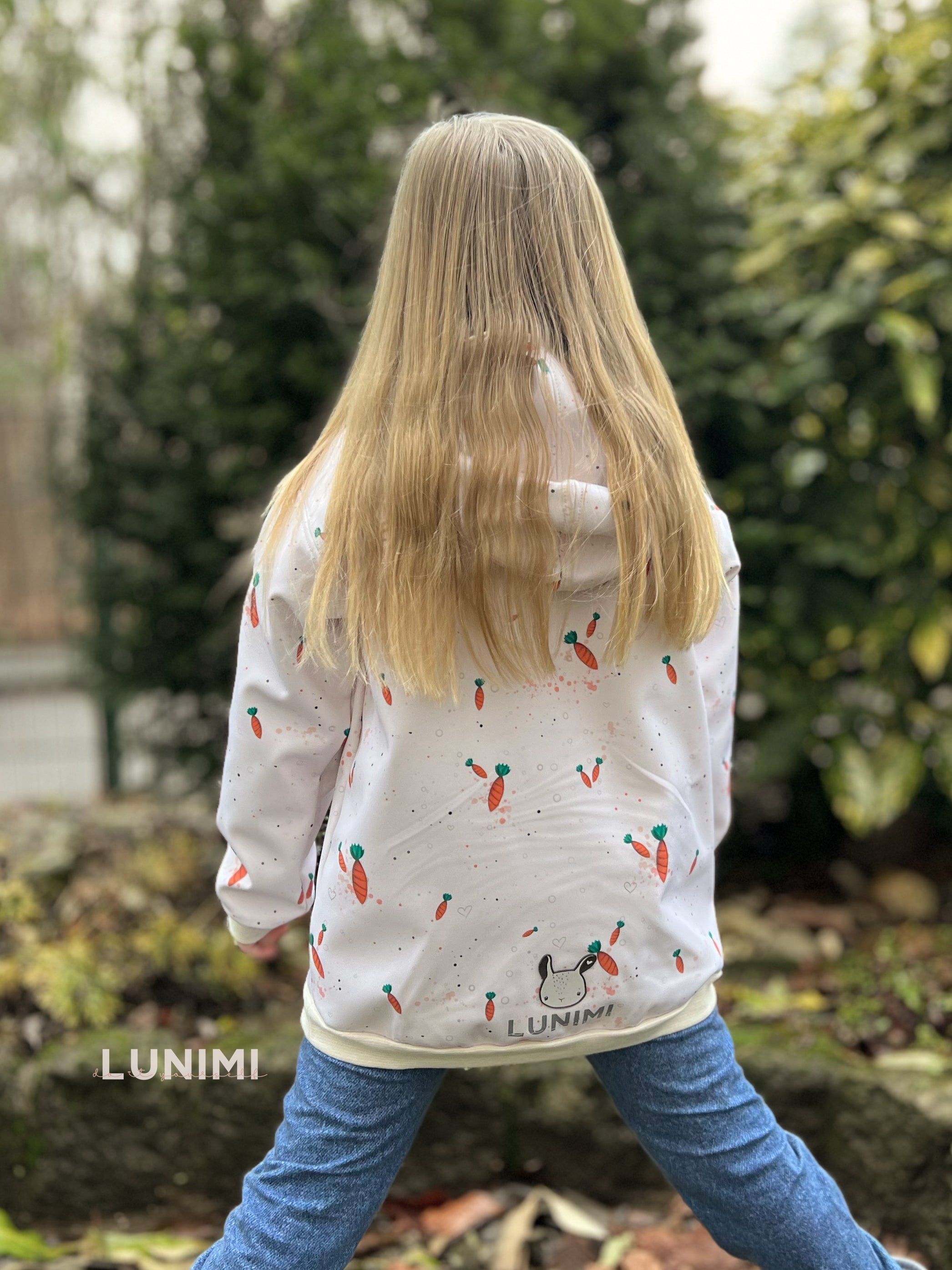 Love carrots in the heart Eigenproduktion beige